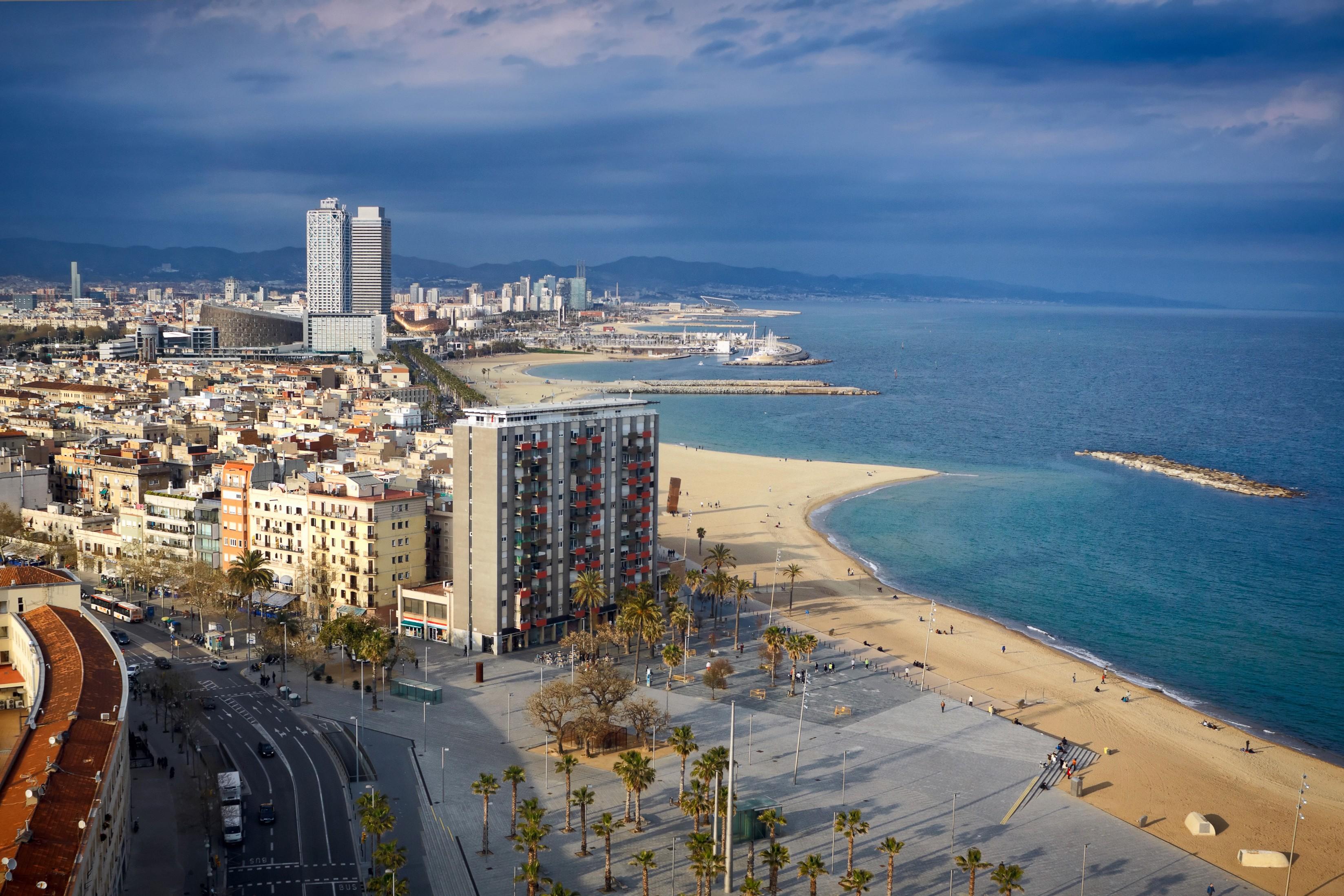 Barcelona spain. Испания Барселона. Испания столица Барселона. Барселона (город в Испании) ла Педрера. Барселона (город в Испании) дом буоль.